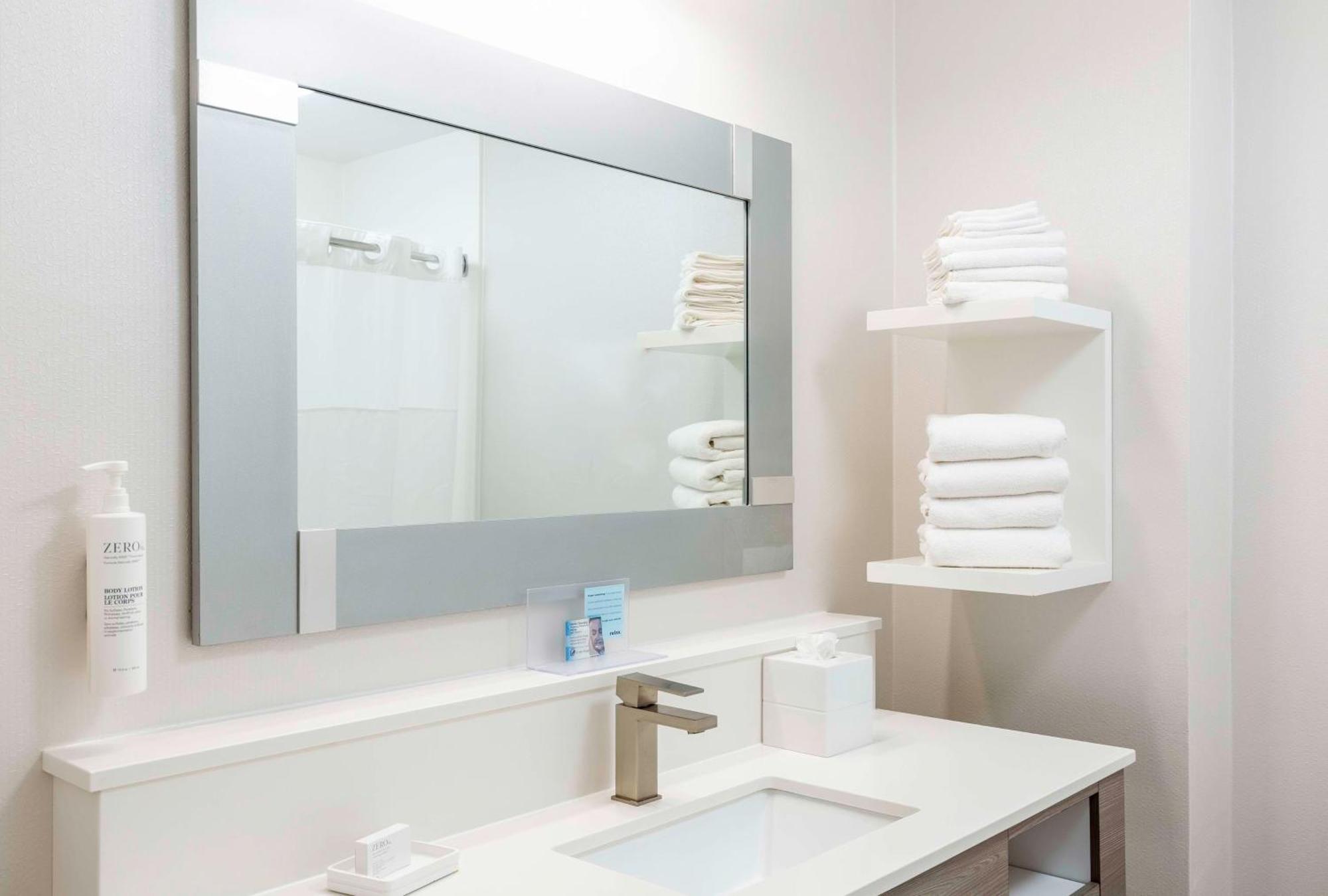 Hampton Inn East Windsor Eksteriør bilde